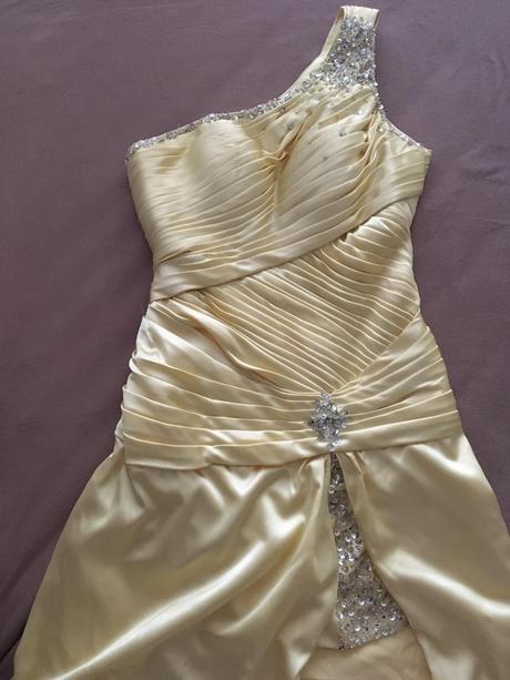 Žlté spoločenské šaty, s