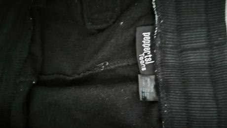 Takmer nové tepláky cena iba 4e, veľkosť 176, takko,176