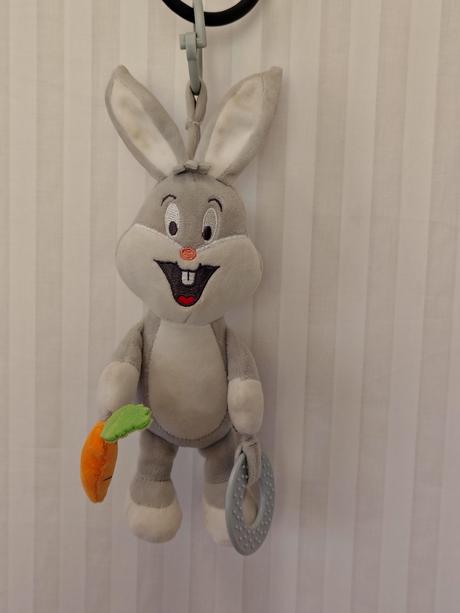 Zajačik bugs bunny hrkálka hryzadlo baby looney tu,