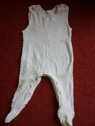 Pekne biele srdiečkové dupačky, 56