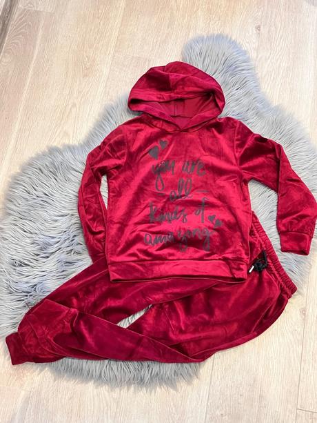 Dievčenská zamatová súprava s potlačou (8 r.), 128