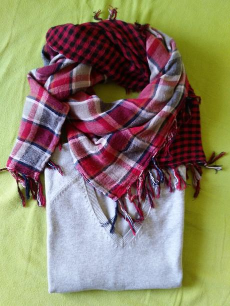 Sivočervená károvaná šatka,