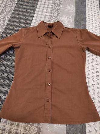 Hnedá košeľa, s