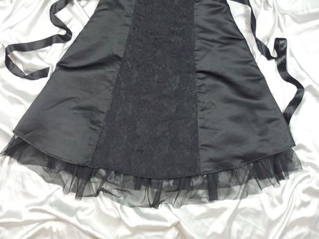 Čierne spoločenské šaty, 38