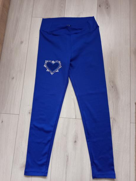 Tmavo modré legíny, m