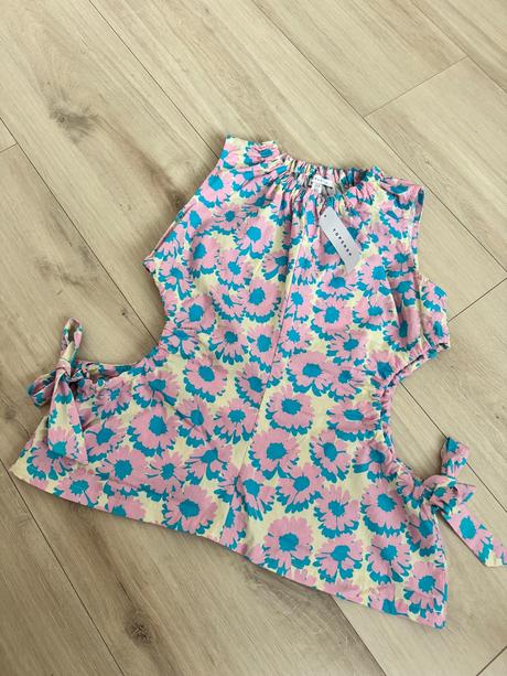 Kvietkovy top s vyrezmi, 36