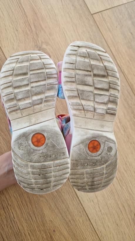 Sandalky 33 biomecanis ortopedicke, 33