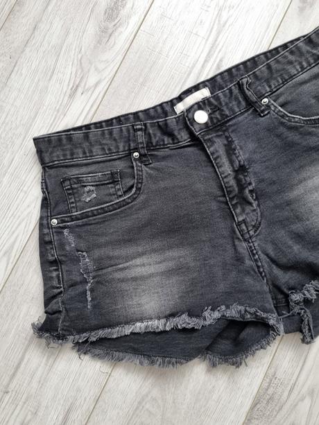 Čierne rifľové šortky s rozstrapkaným lemom, h&m,38