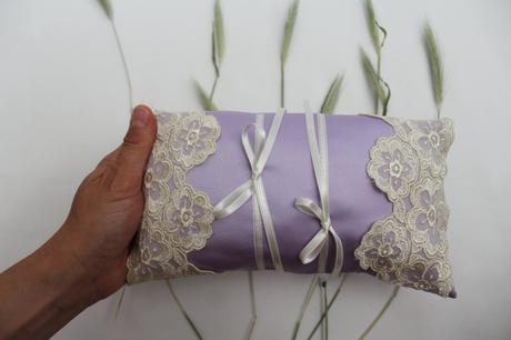 Vankúšik pod obrúčky jemný fialkovy, 