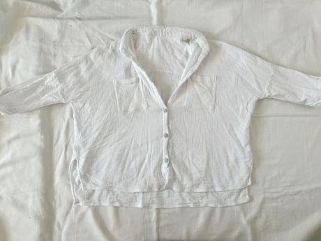 Biela mušelínová košeľa,