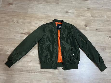 Bundička podšitá, m