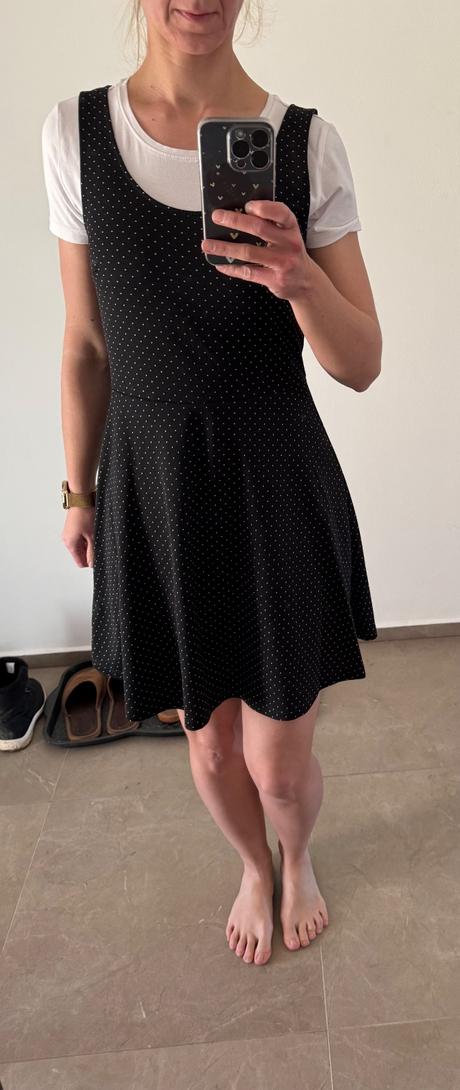Čierne šaty s bodkami, 38