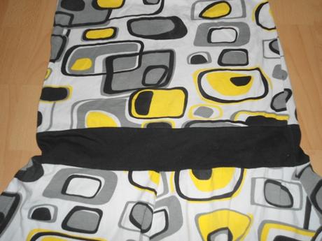 Zlto-cierno-sivo-biele saty bez ramienok, m