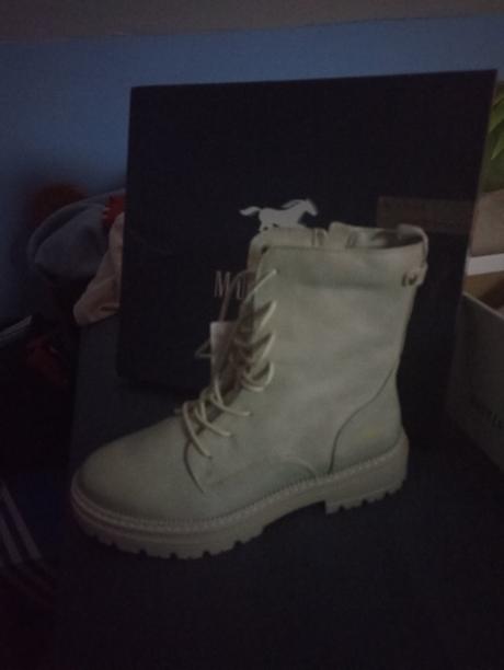 Šnurovacie členkové čižmy nové, mustang,38