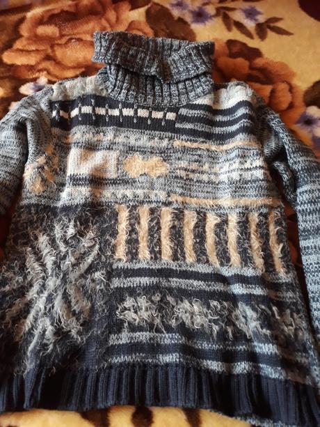 Teply rolakovy pulover, 