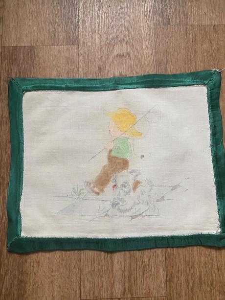 Runé malovaný, tkany obrúsok vintage, 