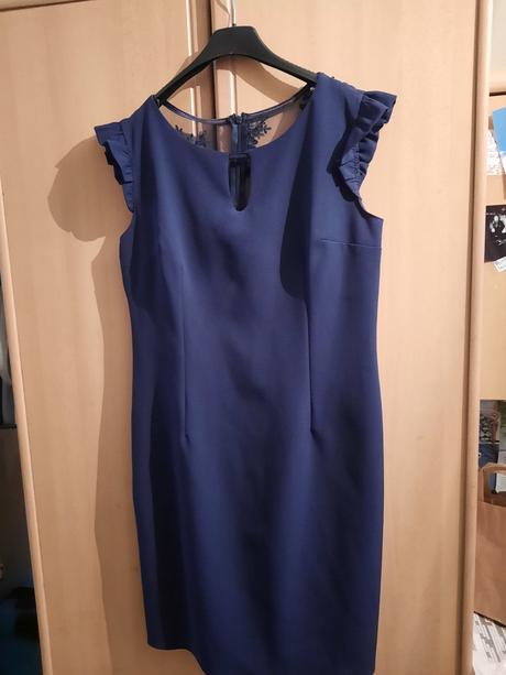 Tmavomodré šaty, 38