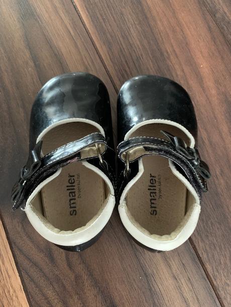 Sandálky s plnou špičkou, 23