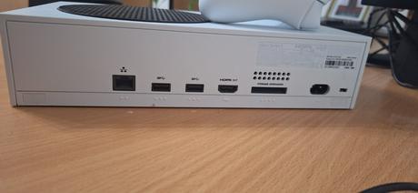 Predám hernú konzolu xbox series s, 