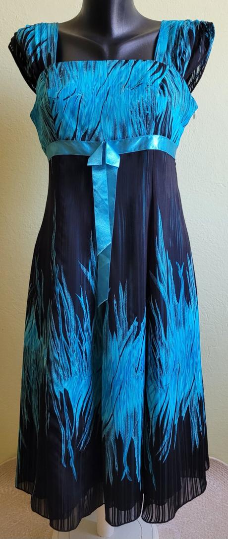 Dámske šaty s bolerkom, 38