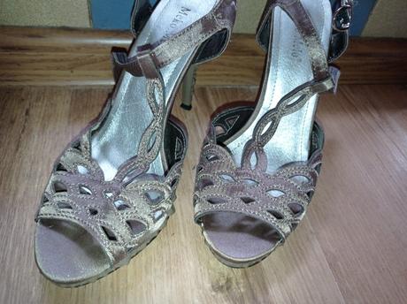 Krásne vysoké sandále, 40