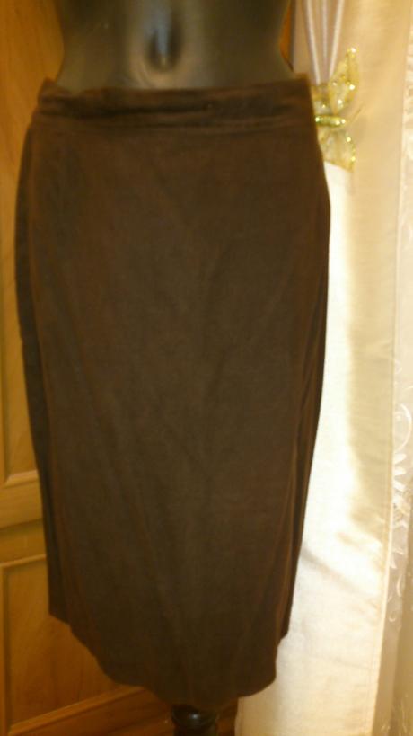 Kvalitný hnedý kostým, 176