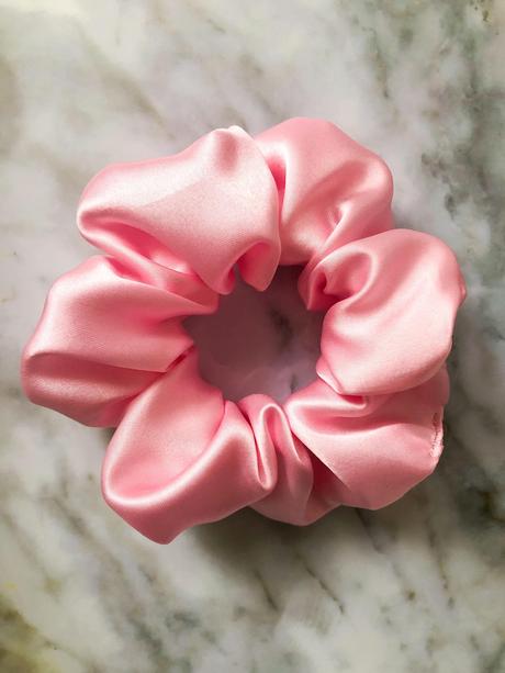 Saténová gumička scrunchie ružová, 