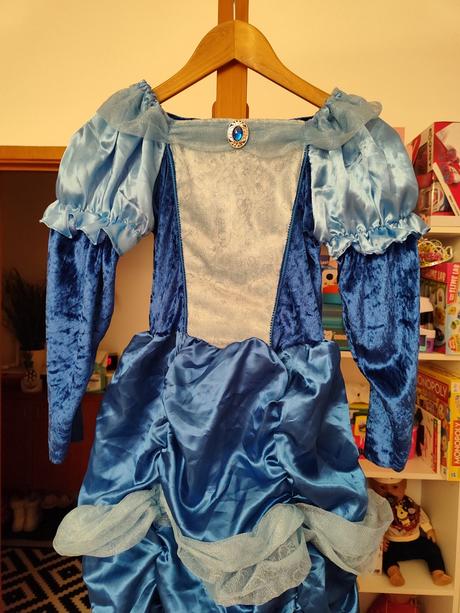 Šaty karneval na 8 az 10 rokov,