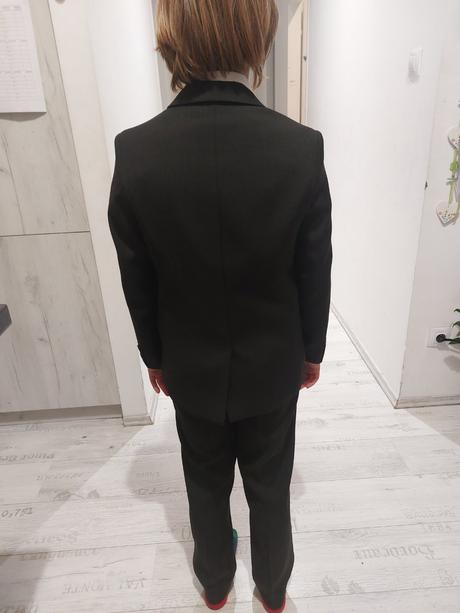 Chlapčenský oblek, 140