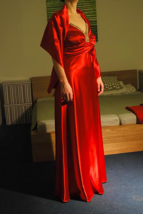 Červené plesové šaty, m