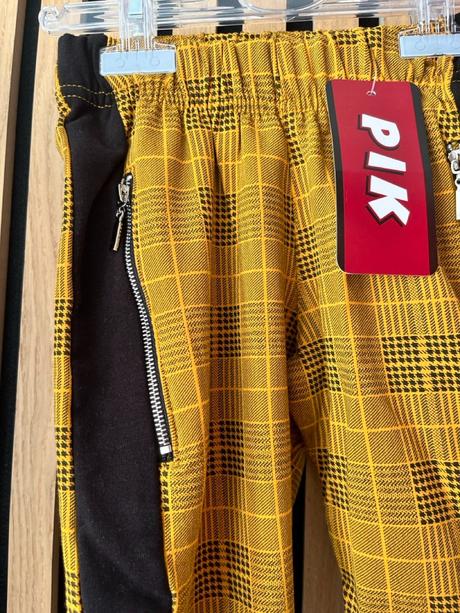 Dievčenské nohavice, 134