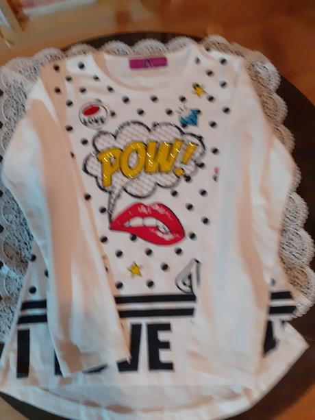 Biely dievcensky pulover s obrazkami a napismi, active,134