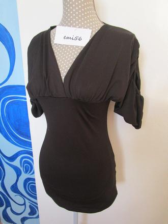 2107. tričko s výstr. v, s