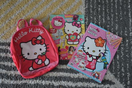 Ruksačik hello kitty, vymalovánky, časopis,