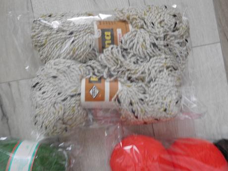 Vlna na ďalšiu tvorbu, čelenky, ponožky, čiapky,,