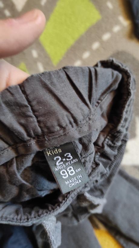 3 ks nohavice na 2-3 roky spoku 5 eur, zara,98