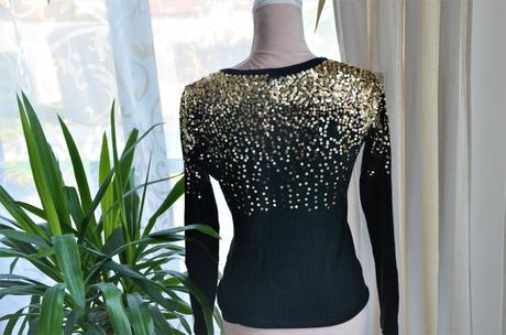 Elegantný svetrík posiaty zlatými flitrami-s/m, s