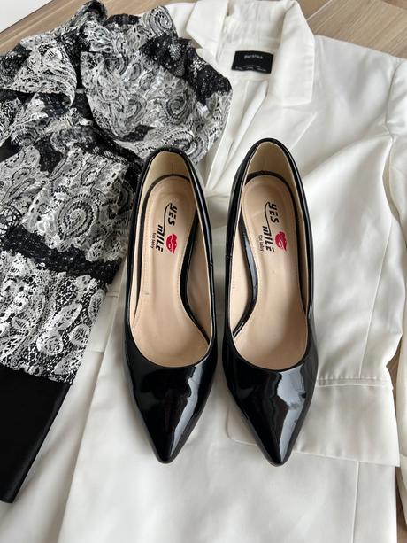 Čierne lodičky, 36