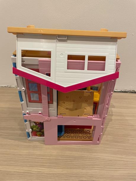 Skladací barbie domcek,
