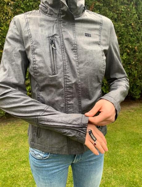 Ľahká sivá bunda, s