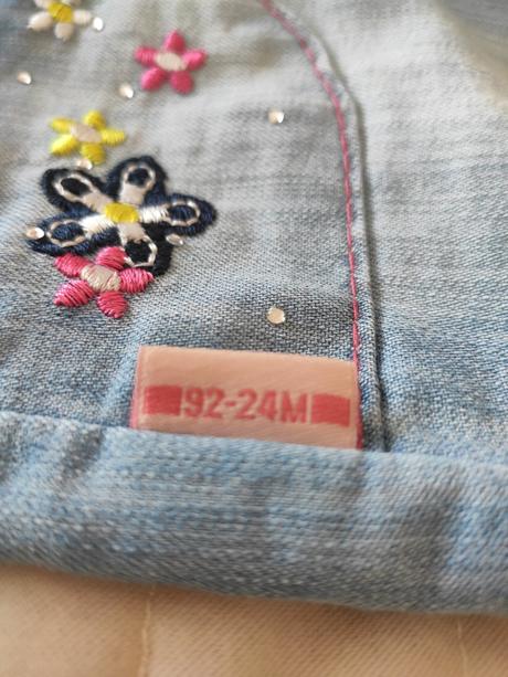 Krátke nohavice na traky, 92