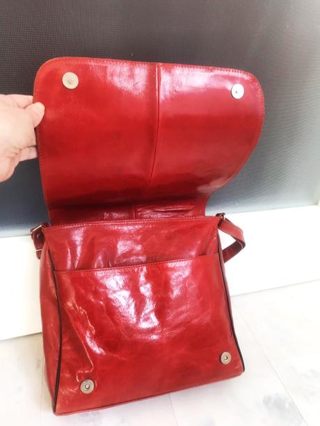 Kožená kabela na plece,