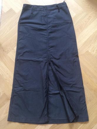 Attrativo dlhá čierna sukňa, s