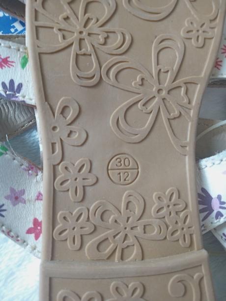 Dievčenské plážové žabky, 30