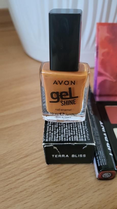Avon rúž, očná paletka, lak na nechty, 