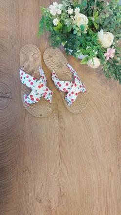 Šľapky na leto s čerešňami, 39