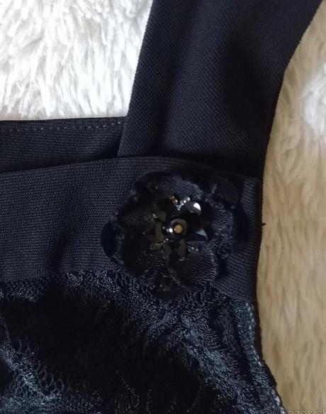 Krajkové kokteilové šaty, m