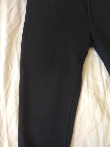 Tmavomodré tepláky, reserved,98