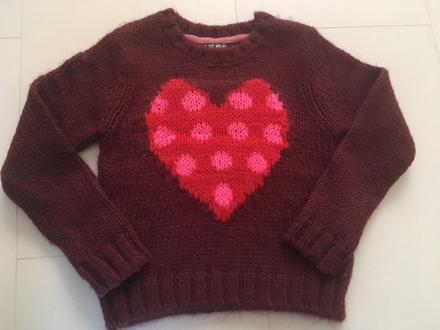 Hrubsi pulovrik so srdieckom, next,122