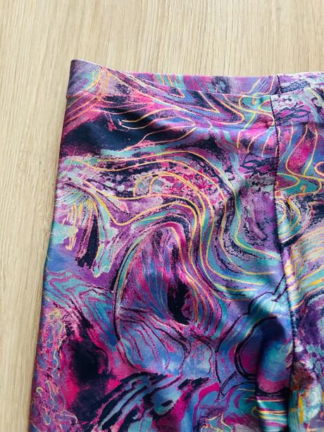 Krásne vzorované legíny, m